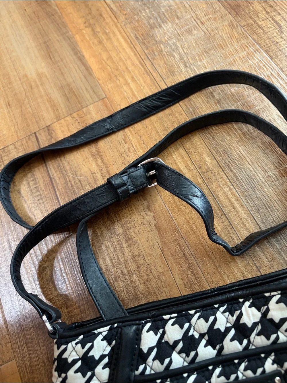 Vera Bradley black & white trapeze trimmed crossbody purse